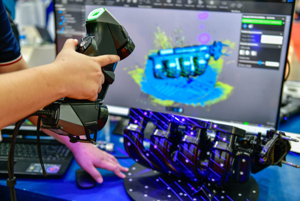 Portable 3D car-shaped handheld scanner is scanning to measure size and texture for future product scannerizzazione con reverse engineering