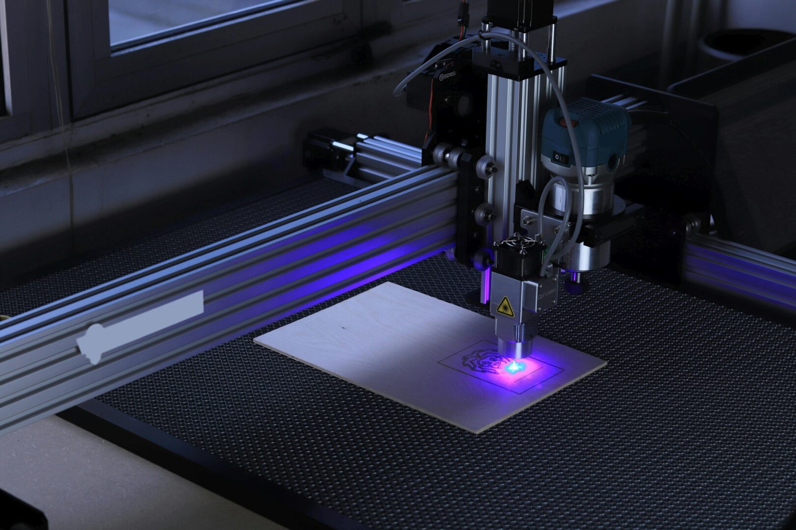 taglio e incisione laser co2 taglio e incisione laser co2 su legno e plexiglass fino a 15mm